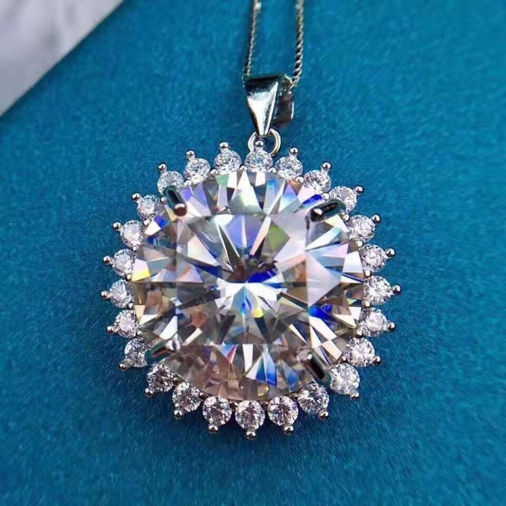 New Mosang Diamond 13 carats D color VVS clarity eight heart eight arrow cutter